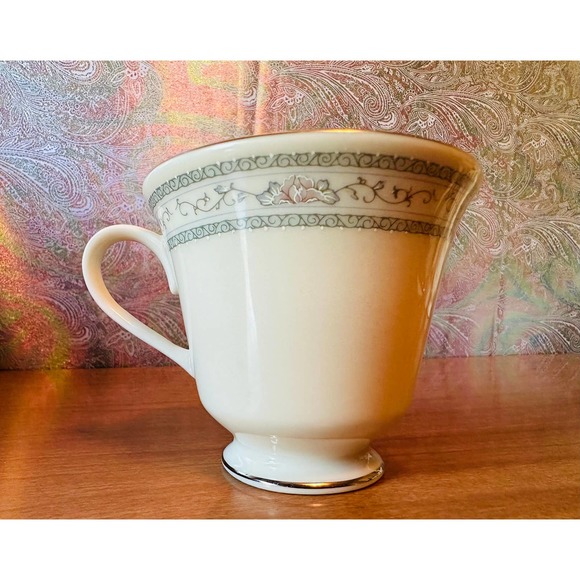 Vintage 3 1/8” footed cup Charleston by Lenox - Picture 8 of 10